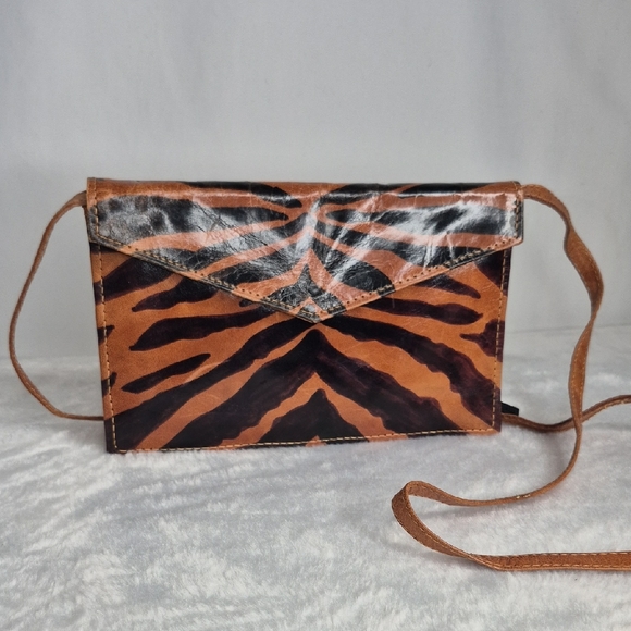Animal Print Genuine Leather Vintage Clutch Crossbody w/wallet - Picture 4 of 17